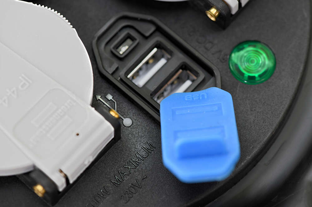 Image du produit ENROULEUR DE C&Acirc;BLE X-GUM 10M HO7RNF 3 PRISES + 2 PRISES USB