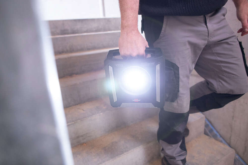 Image du produit PROJECTEUR PORTABLE HYBRIDE LED MULTI 18V  40W 4500LM IP65